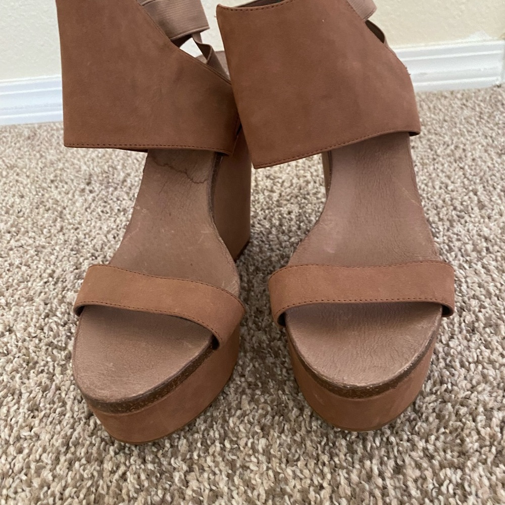 Vince Camuto Sandals.NWOT - Picture 3 of 7